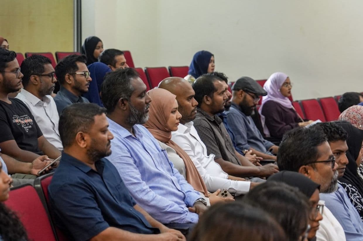އިންޓަރނެޓް ގަވަރނަންސް ފޯރަމްގެ ތެރެއިން ފޮޓޯ: ވަގުތު
