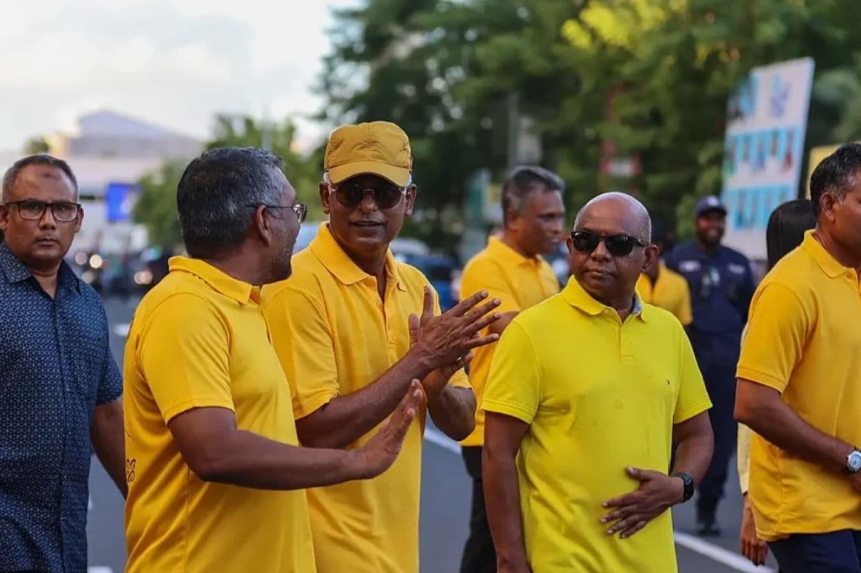 ރައީސް އިބްރާހީމް މުޙައްމަދު ޞާލިޙް އާއި އެ ވެރިކަމުގެ ފޮރިން މިނިސްޓަރ ޝާހިދު އަދި އިކޮނޮމިކް މިނިސްޓަރ ފައްޔާޒް އިސްމާޢީލް ކެމްޕެއިން އިވެންޓެއްގައި/ފޮޓޯ: ސޯޝަލްމީޑިއާ