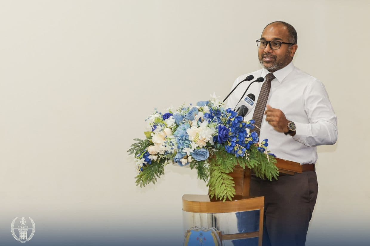 ދާޚިލީ ސަލާމަތާއި ފަންނިއްޔާތާބެހޭ ވަޒީރު ޢަލީ އިޙްސާން