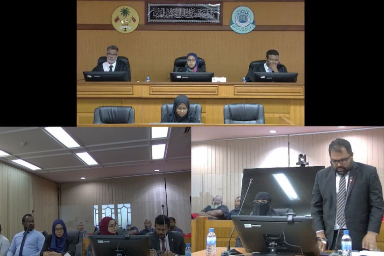 އެމްބަސީ ކައިރީގައި އަޑުގަދަކޮށް ސަފީރަށް އުނދަގޫކުރި މައްސަލައާއި ގުޅިގެން ހައިކޯޓުގައި ކުރިޔަށްދިޔަ އިސްތިޢުނާފުގެ އަޑުއެހުމުގެ ތެރެއިން. ފޮޓޯ: ޕޮލިސް