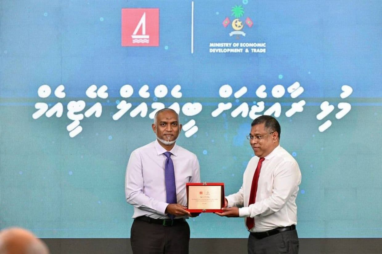 މުޅި ރާއްޖެއަށް ބީއެމްއެލްގެ އޭޓީއެމް ޚިދުމަތް ފޯރުކޮށްދިނުމުގެ މަސައްކަތް އިފްތިތާޙްކުރުމުގެ ރަސްމިއްޔާތުގެ ތެރެއިން. / ފޮޓޯ: ރައީސް އޮފީސް