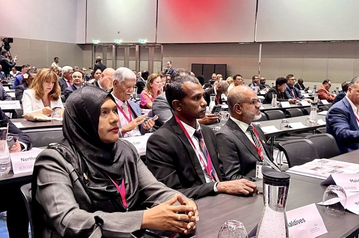 ކޮމަންވެލްތު ޕާލަމެންޓްރީ ކޮންފަރެންސްގެ އާންމު މަޖިލީހުގައި ރައްޔިތުންގެ މަޖިލީހުގެ ވަފުދު ބައިވެރިވެވަޑައިގަންނަވަނީ.