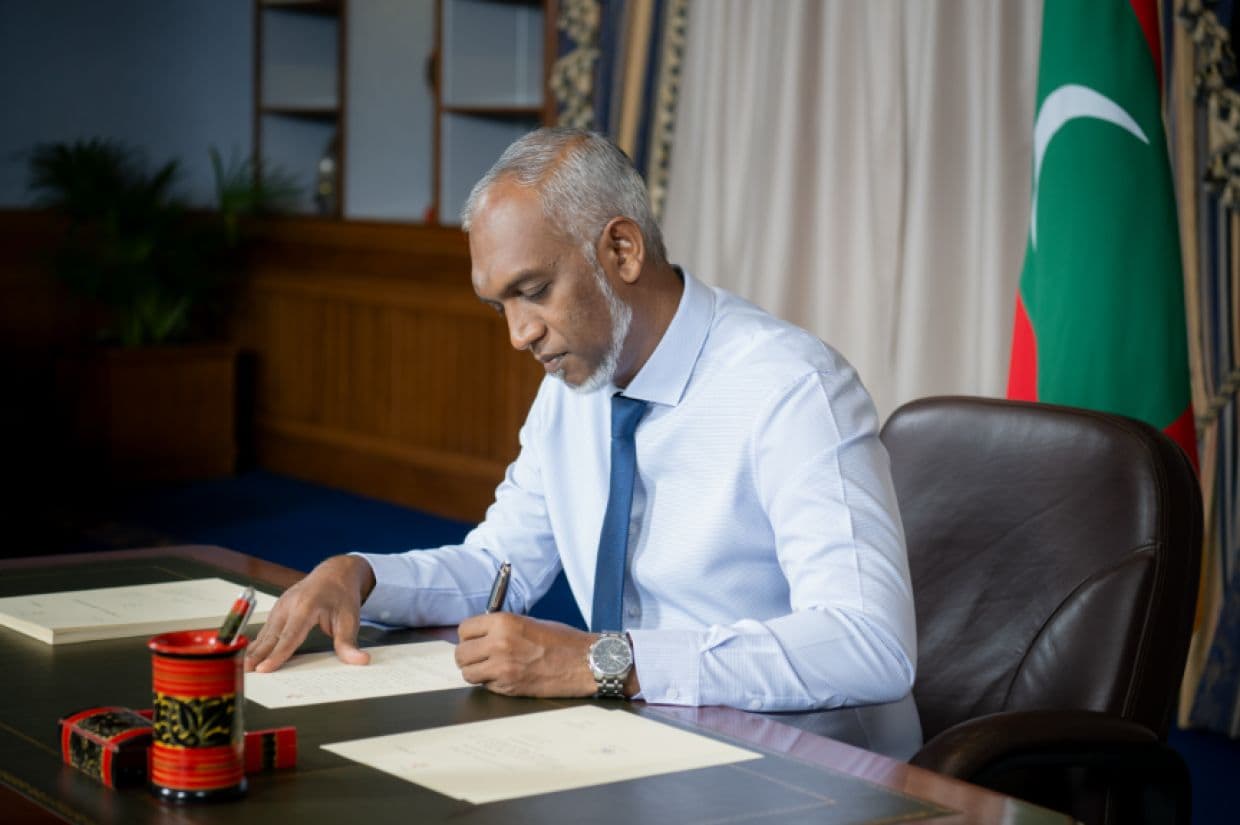 ރައީސުލްޖުމްހޫރިއްޔާ ޑރ.މުޙައްމަދު މުޢިއްޒު