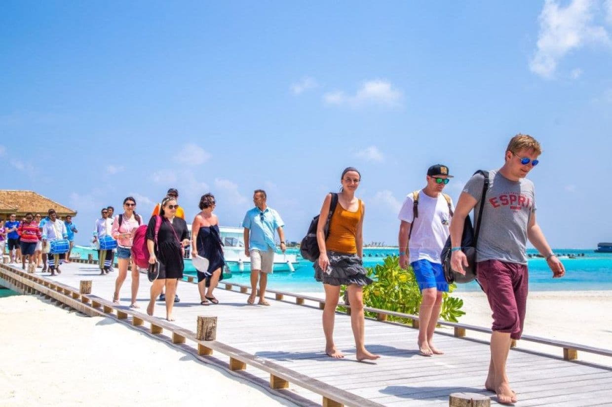 ރާއްޖެއަށް ޒިޔާރަތްކުރި ފަތުރުވެރިންގެ އަދަދު %9.5 އިތުރުވެއްޖެ: ޓުއަރިޒަމް މިނިސްޓްރީ