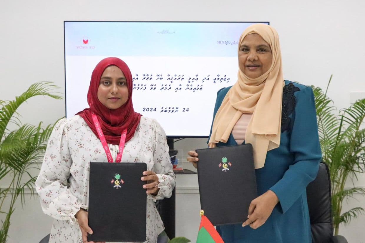 އިޖުތިމާޢީ ވުޒާރާއާއި މަމްސް އެއިޑާ ދެމެދު ފަހުމުނާމާގައި ސޮއިކުރުން. / ފޮޓޯ: ވުޒާރާ