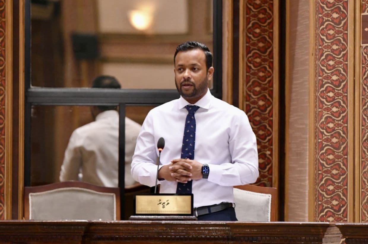 ކޮންސްޓްރަކްޝަން މިނިސްޓަރު ޑރ. ޢަބްދުﷲ މުއްޠަލިބް / ފޮޓޯ:މަޖިލިސް