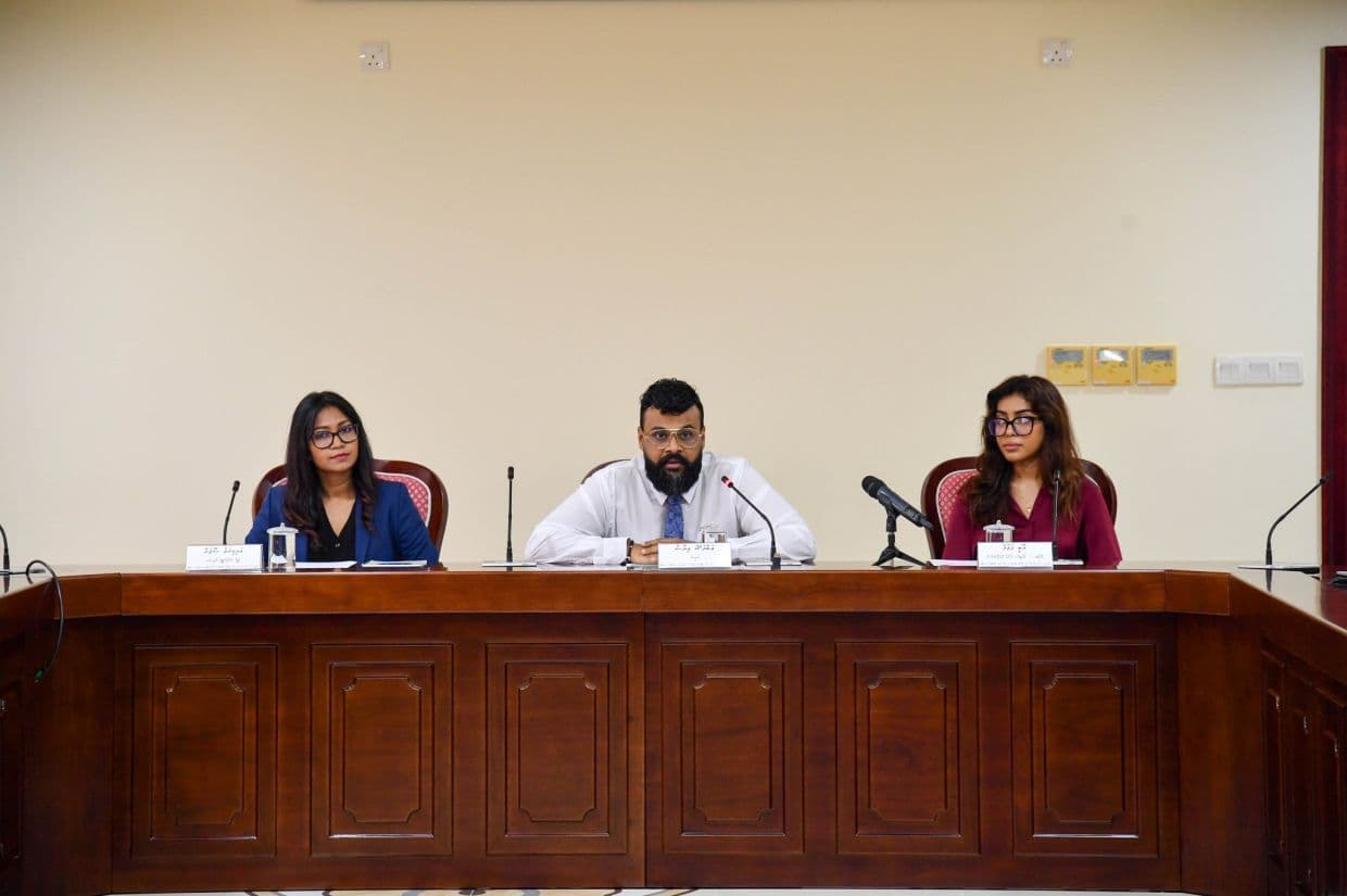 މަޓާޓޯއިން މަޖިލިސް ސަލާމަތީ ޚިދުމަތްތަކާއިބެހޭ ކޮމެޓީއަށް މައުލޫމާތު ދެނީ/ ފޮޓޯ: މަޖިލިސް