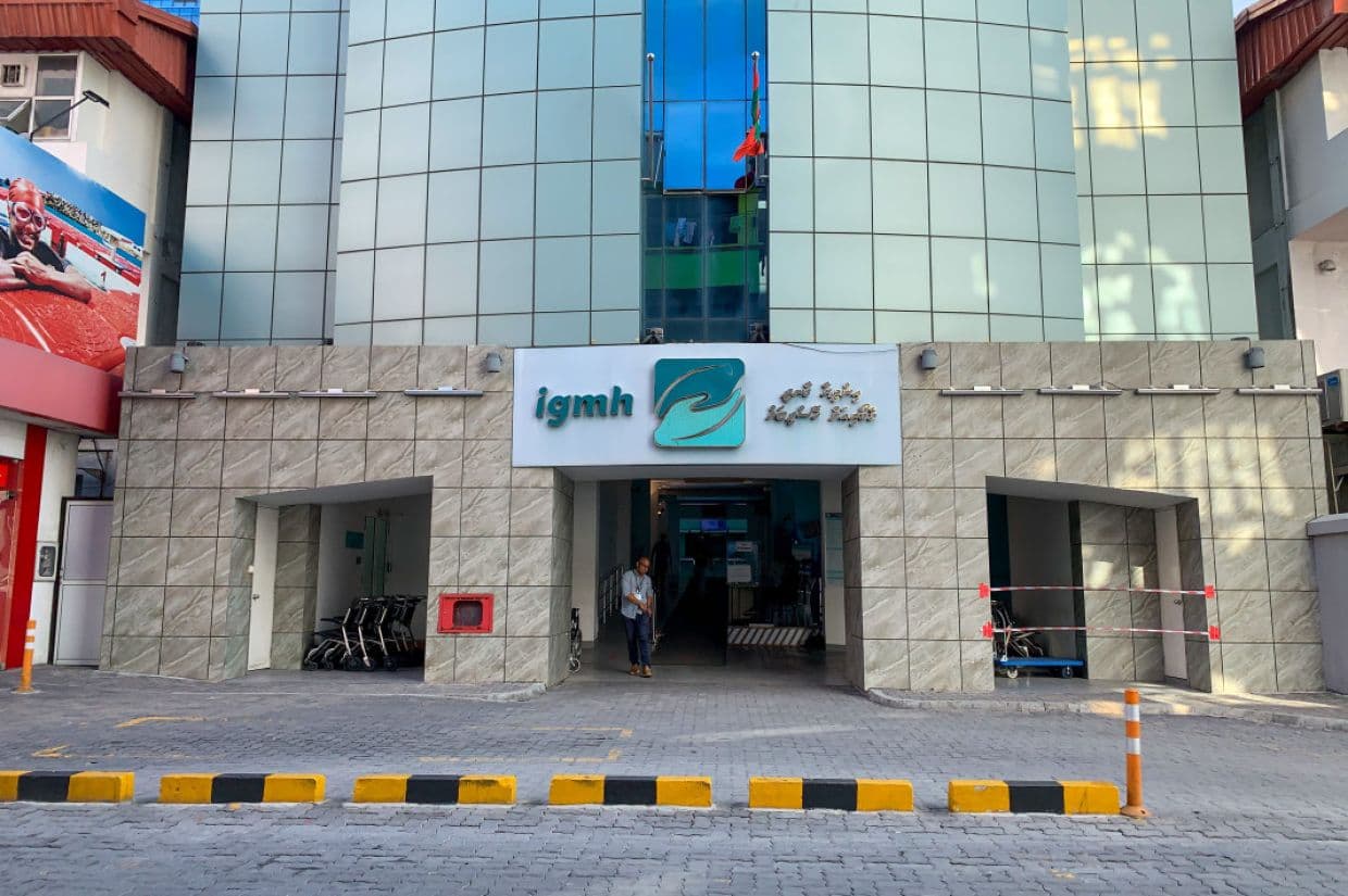 އައިޖީއެމް ހޮސްޕިޓަލް: އަބްދުﷲ ހަސަންގެ ބޭރުފުށުން ޒަޚަމެއް ފެންނަން ނެތް ކަމަށް ހޮސްޕިޓަލާއި ޙަވާލާދީ ފުލުހުން ބުނޭ.