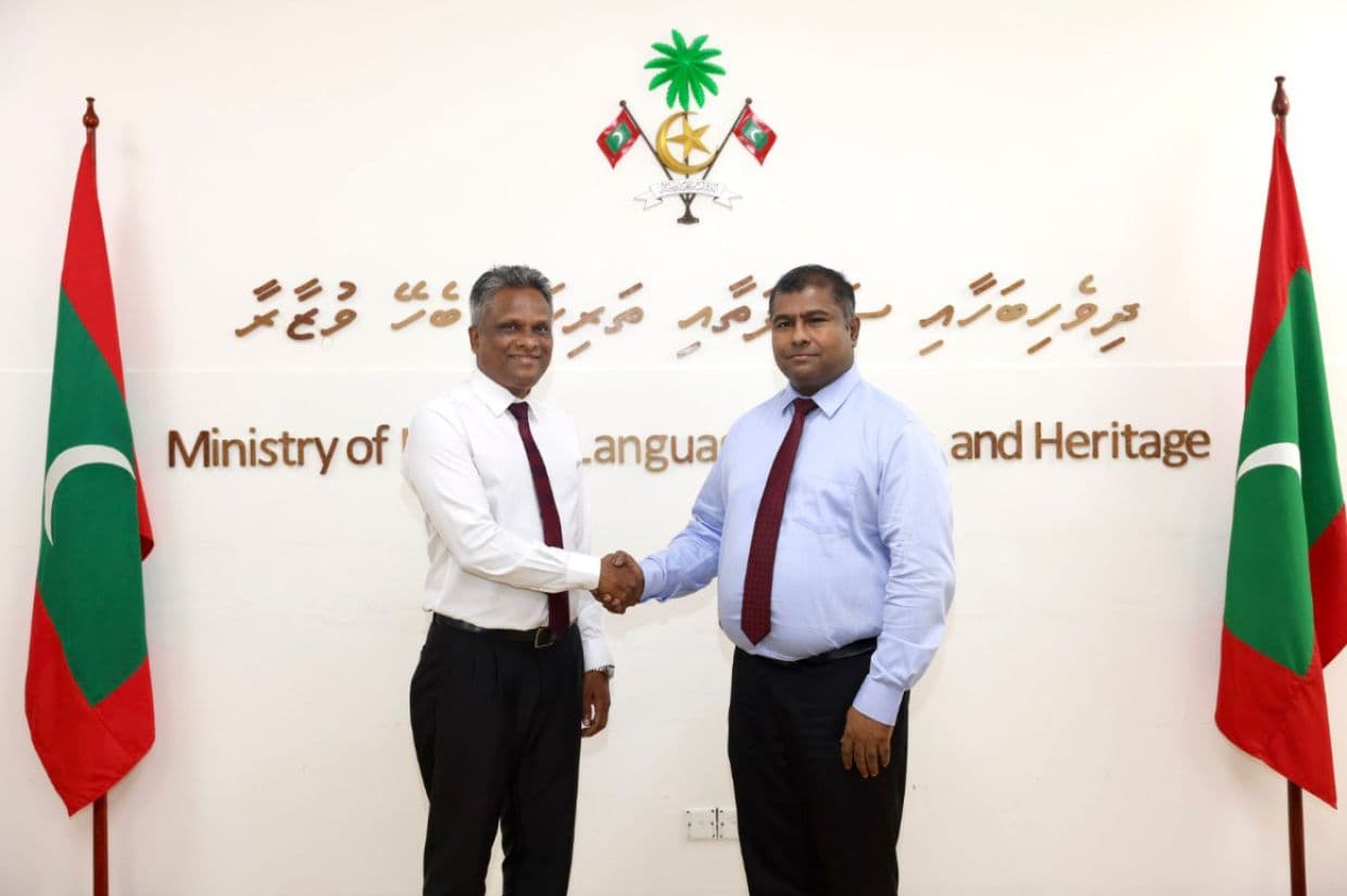 މޭޔަރު އާދަމް އާޒިމާއި ދިވެހި ބަހާއި ގައުމިއްޔަތާއިބެހޭ ވަޒީރު އާދަމް ނަސީރު/ ފޮޓޯ: މާލެ ސިޓީ ކައުންސިލް