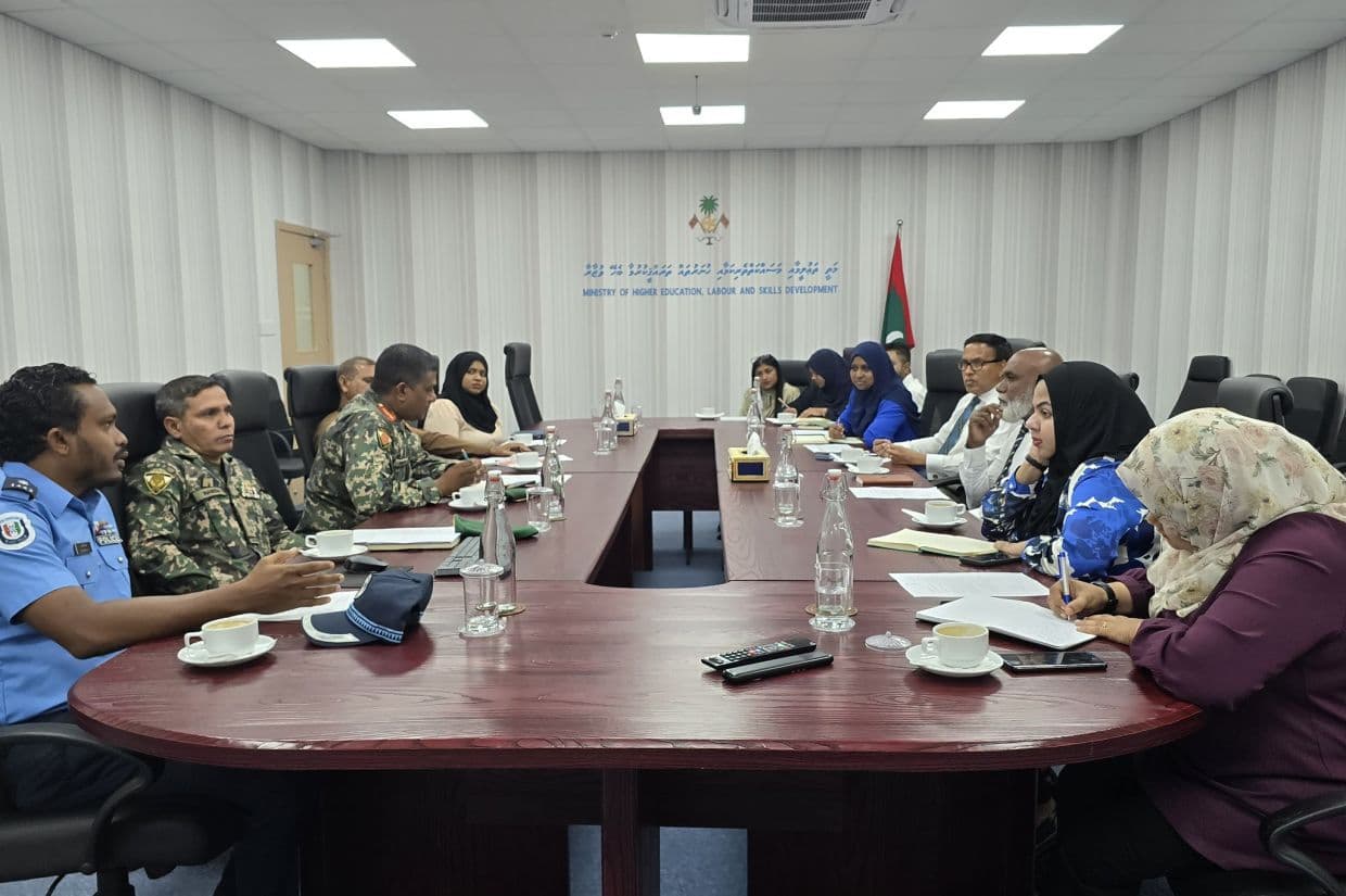 ޤައުމީ ޚިދުމަތުގެ ބިލު އެކުލަވާލުމަށް މަޝްވަރާކުރުން. / ފޮޓޯ: ހަޔަރ އެޑިއުކޭޝަން މިނިސްޓްރީ