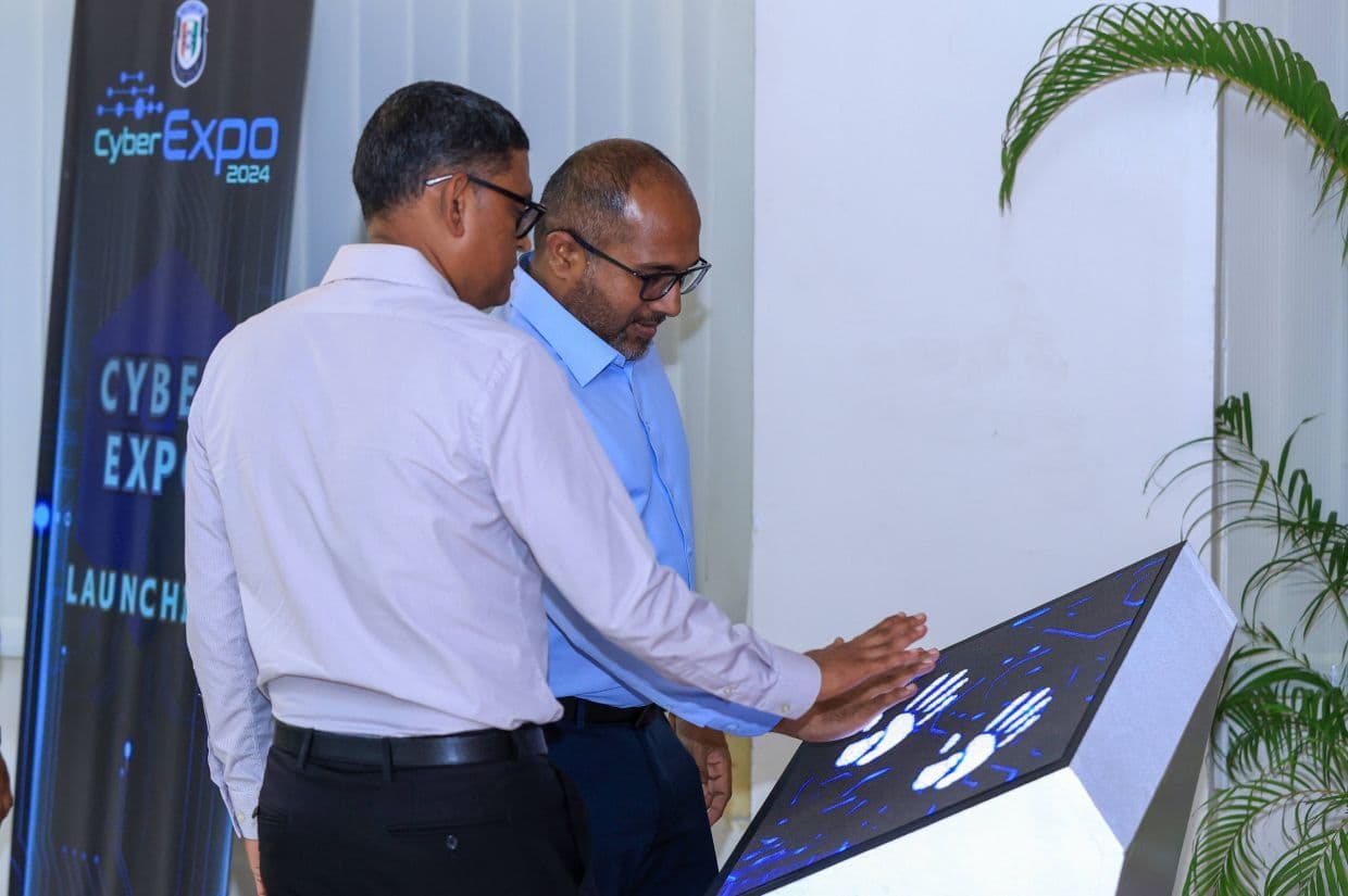 "ސައިބަރ އެކްސްޕޯ 2024" ވެބްސައިޓު ލޯންޗުކުރުމަށް ބޭއްވި ރަސްމިއްޔާތުގެ ތެރެއިން. / ފޮޓޯ: ފުލުހުން