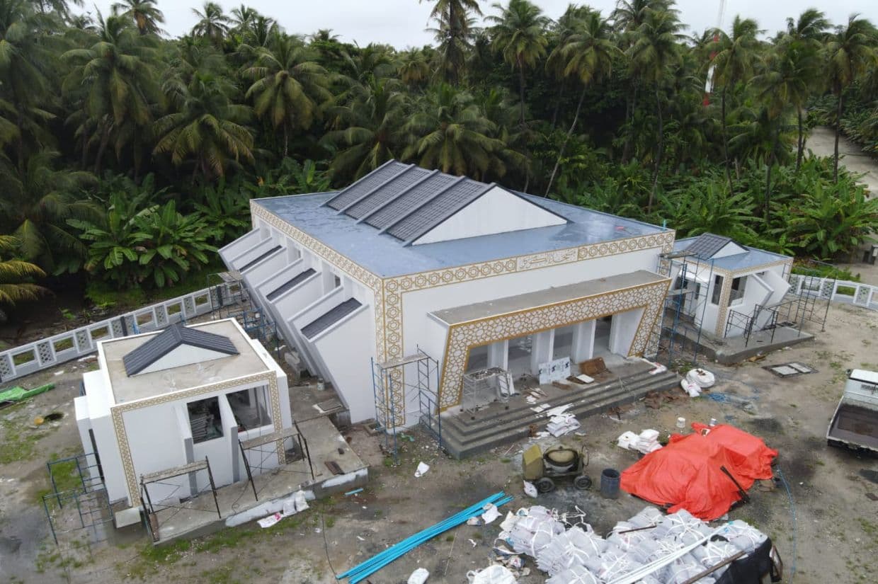 ހިރިމަރަދޫގައި އެނެމެ ފަހުން ޢިމާރާތްކުރި މިސްކިތް. އެރަށު މީހުން ހަނިމާދޫ އަށް ބަދަލުކުރުމަށް ސަރުކާރުން ވަނީ ނިންމާފައި.