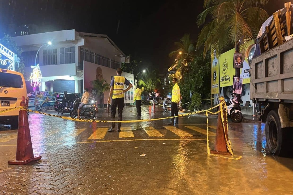 ފުލުހުން ސީންއެއްގައި ޙަރަކާތްތެރިވަނީ: މިރޭ މަރުތޭލަކުން މީހަކަށް ޙަމަލާދީ ޒަޚަމް ކޮށްލި މައްސަލައެއް ފުލުހުން ދަނީ ބަލަމުން.