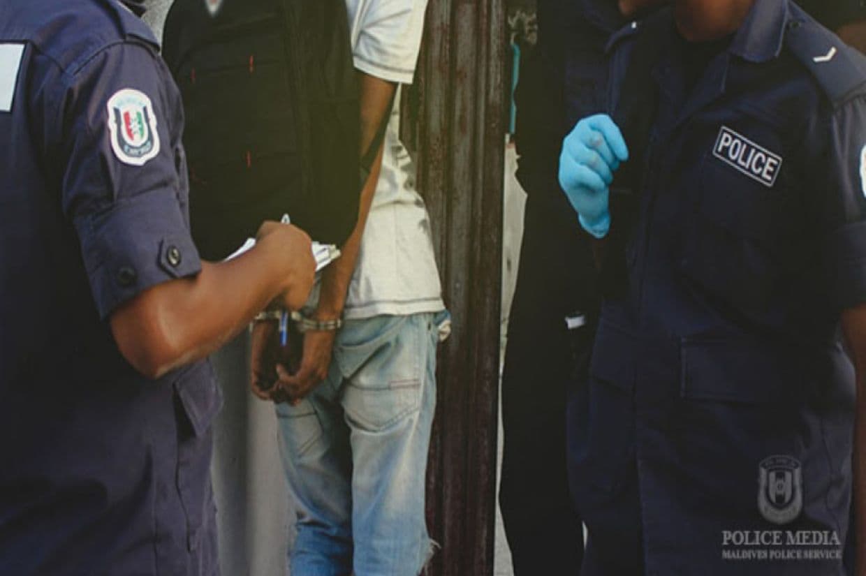 ފުލުހުން މީހަކު ހައްޔަރުކުރަނީ: މާވެޔޮމަގު ކެފޭގައި ހިނގި މާރާމާރީއާއި ގުޅިގެން ނޭޕާލްގެ މީހާ ވަނީ ހައްޔަރުކޮށްފަ.