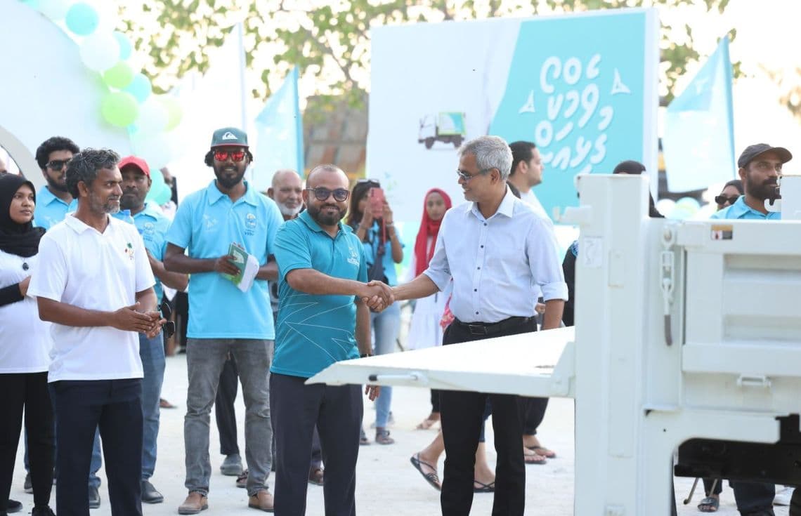 ވެމްކޯގެ ޚިދުމަތް ގުޅިގައި ފެށުމަށް ބޭއްވި އާއިލީ ހަވީރުގެ ތެރެއިން./ ފޮޓޯ: ވެމްކޯ