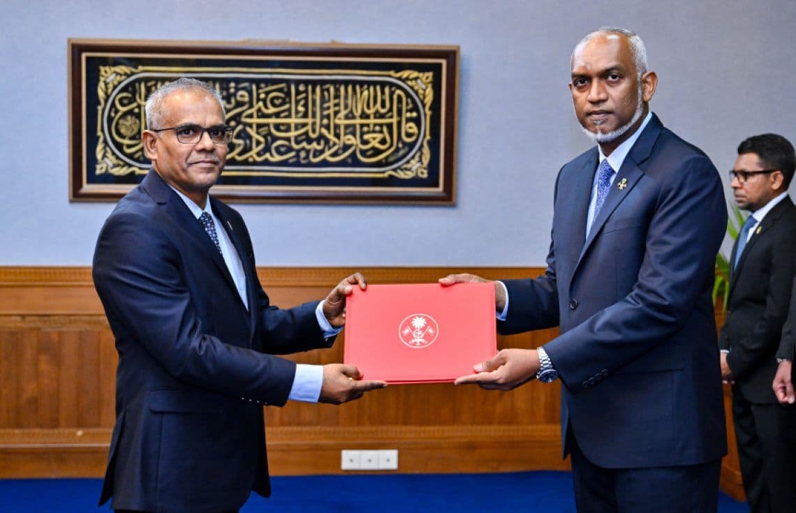 ރައީސުލްޖުމްހޫރިއްޔާ ޑރ. މުޙަައްމަދު މުޢިއްޒު އަދި އަޙްމަދު ނާޝިދު. / ފޮޓޯ: ރައީސް އޮފީސް