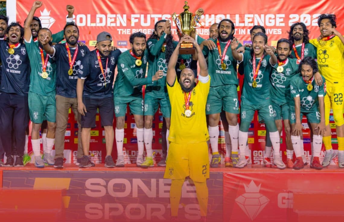 ޒޯން 6 ގެ ޗެމްޕިއަން ތިމަރަފުށިން ތައްޓާއެކު.