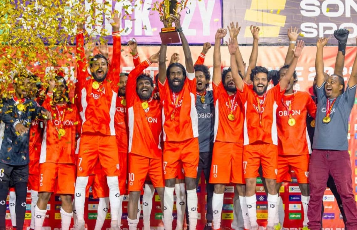 ވިލިމާލޭ ކުޅުންތެރިން ތްށި އުފުލާލަނީ.