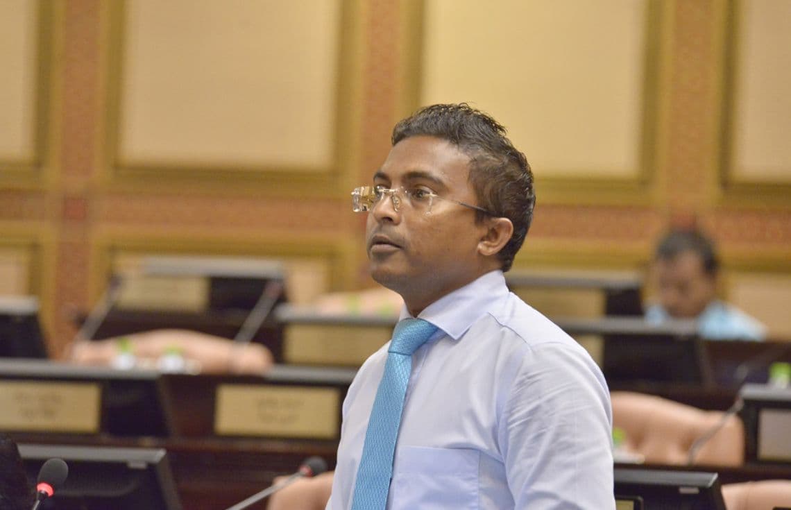 މާފަންނު ދެކުނު ދާއިރާގެ މެންބަރު ޢަބްދުﷲ ރިފާޢު. / ފޮޓޯ: މަޖިލިސް