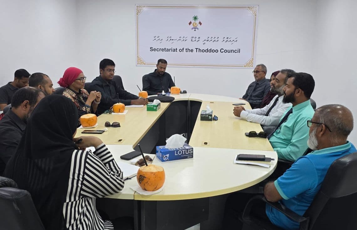 ތޮއްޑޫގެ ދަނޑުވެރިކަމާ ގުޅޭ ގޮތުން މަޝްވަރާކުރައްވަނީ. / ފޮޓޯ: ދަނޑުވެރިކަމާއި ދިރޭތަކެއްޗާއި ބެހޭ ވުޒާރާ