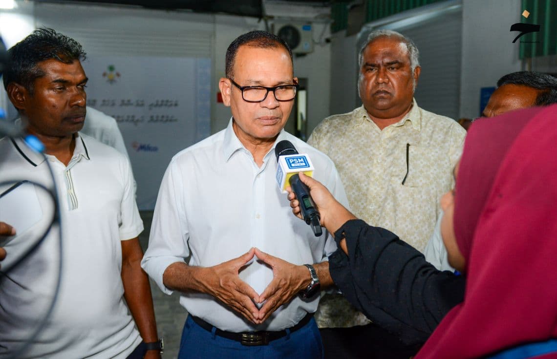 މަސްދަޅު ކޭސް ބެހުމުގެ ކަންތައް ކުރިއަށްދާ ސަރަޙައްދުތަކަށް މިނިސްޓަރ އާދަމް ޝަރީފް ޢުމަރު ވަޑައިގެން މަސައްކަތް ކުރިއަށްދާގޮތް ބައްލަވާލެއްވުން. / ފޮޓޯ: ޚުލާސާ