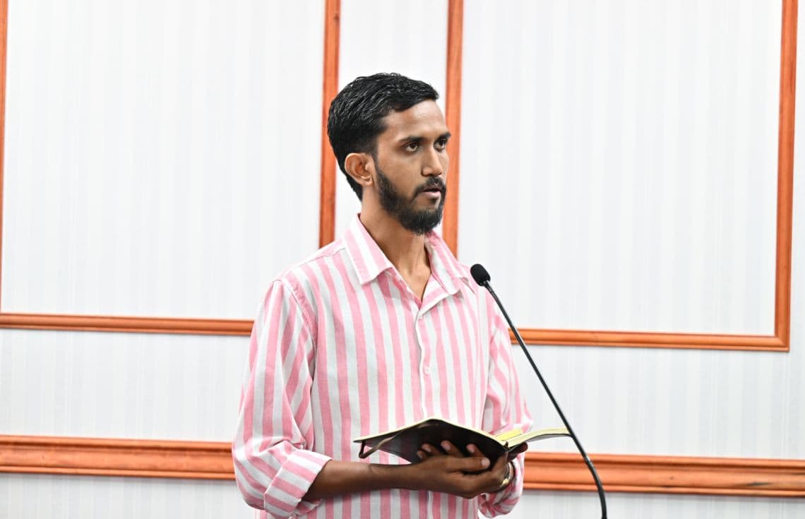 އާއިދު: އޭނާ ބުނީ އެޕާޓްމަންޓް ކުއްޔަށް ނަގަން އުޅުނީ ޕްރޮފެޝަނަލް މަސައްކަތެއް ކުރުމަށް ކަމަށް / ފޮޓޯ: ރައީސް އޮފީސް
