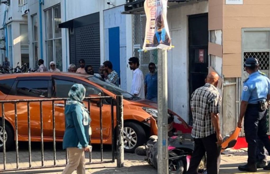 ކާރު އެކްސިޑެންޓް ވެފައި / ފޮޓޯ: ސޯޝަލް މީޑިއާ
