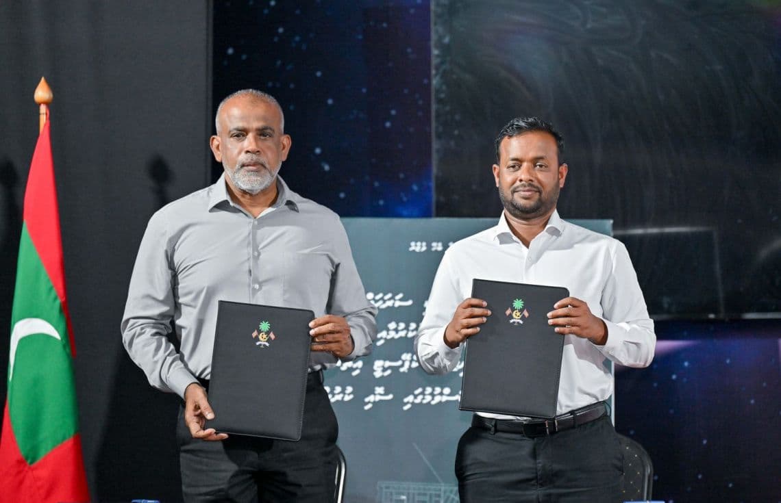 ކުޑަހުވަދޫގެ ފެނާއި ނަރުދަމާ މަޝްރޫޢު އާރްޑީސީއާ ހަވާލުކުރުން. / ފޮޓޯ: ރައީސް އޮފީސް