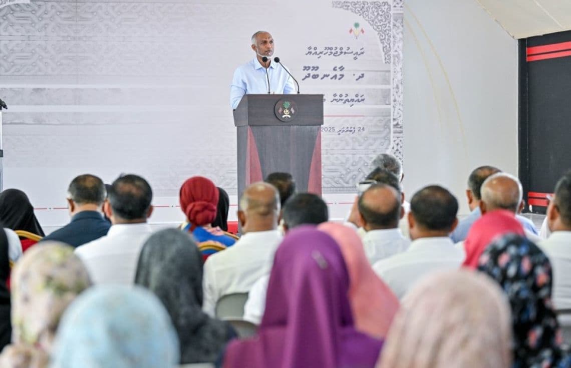 ރައީސުލްޖުމްހޫރިއްޔާ ޑރ. މުޙައްމަދު މުޢިއްޒު ދ. މާއެނބޫދޫގައި: އެރަށުގައި އެމަނިކުފާނު ވިދާޅުވީ ސަރުކާރުން މަޝްރޫޢުތައް ހިންގުމަށް ރާވާފައިވަނީ އެންމެ ޚަރަދު ކުޑަކޮށް، އެންމެ ރަނގަޅަށް ކަން ކުރެވޭގޮތަށް ކަމަށް.