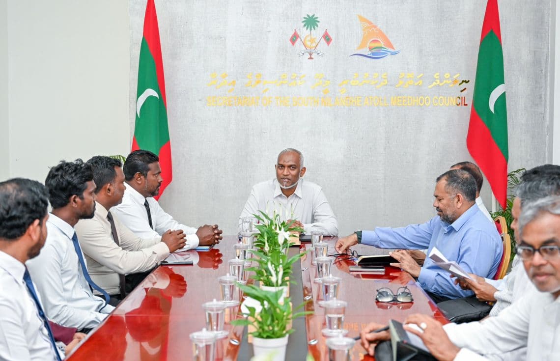 މީދޫ ކައުންސިލާއި އ.ތ.މ ކޮމިޓީއާ ރައީސް ބައްދަލުކުރެއްވުން. / ފޮޓޯ: ރައީސް އޮފީސް