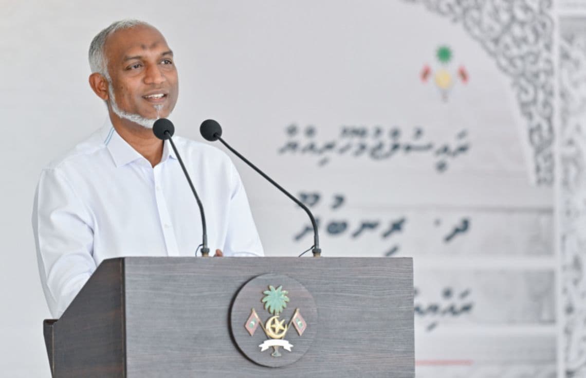 ރައީސް ޑރ. މުޢިއްޒު ރިބުދޫގައި. ރިނބުދޫގެ ތަޢުލީމީ މަޝްރޫޢު އިޢުލާނުކުރައްވައި އެރަށު މުސްތަޤުބަލަށް އައު އުއްމީދެއް އެމަނިކުފާނު ވަނީ ގެނެސްދެއްވާފައި.