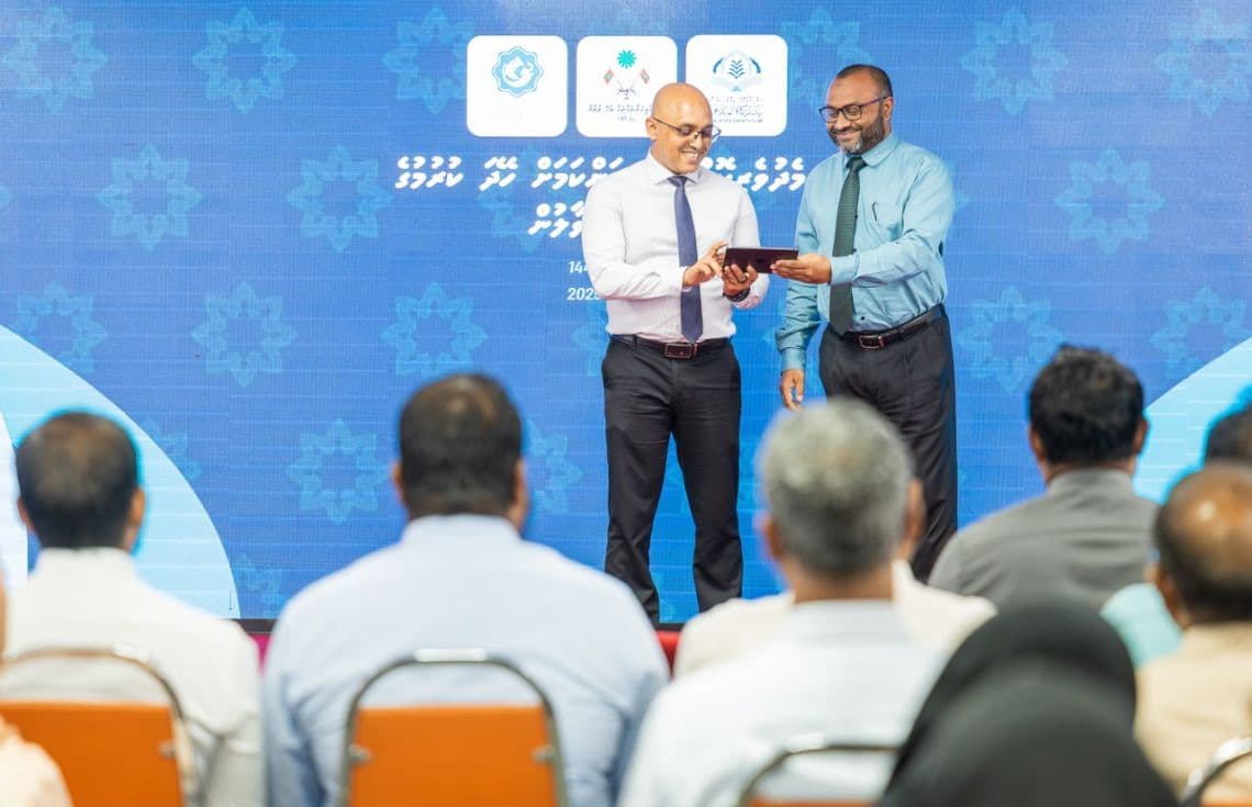 މީރާގެ އޮންލައިން ޕޯޓަލް ވާރުޕޭ މެދުވެރިކޮށް ހެޔޮކަންކަމަށް ހޭދަކުރުމުގެ ފުރުޞަތު ހުޅުވާލުން. / ފޮޓޯ: އިސްލާމީ ކަންތައްތަކާ ބެހޭ ވުޒާރާ