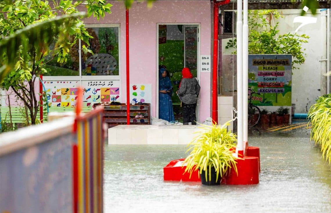 މާލެއަށް ކުރި ވިއްސާރައިގައި ސްކޫލެއްގައި ފެންބޮޑުވެފައި. / ފޮޓޯ: ޚުލާސާ