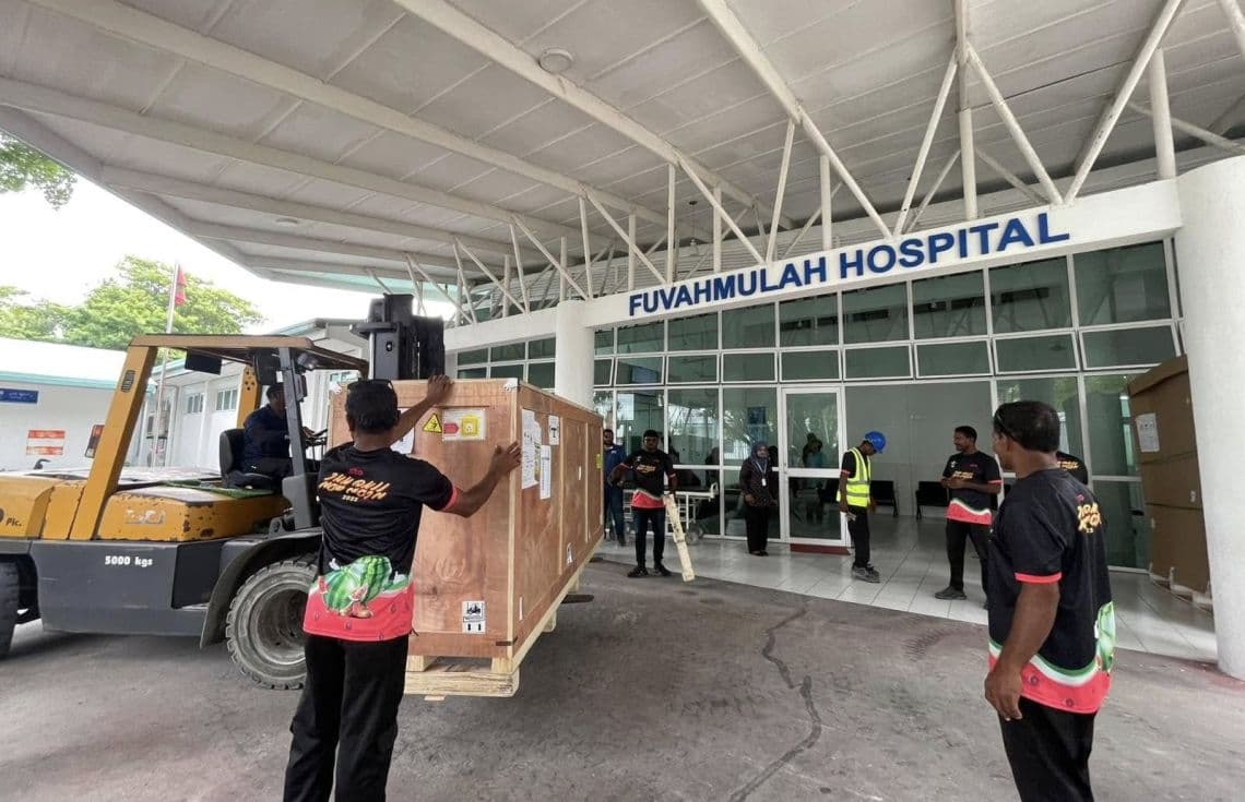 ފުވައްމުލަކު ހޮސްޕިޓަލަށް ސީޓީ ސްކޭން މެޝިން ގެންދަނީ / ފޮޓޯ: ފުވައްމުލަކު ހޮސްޕިޓަލް
