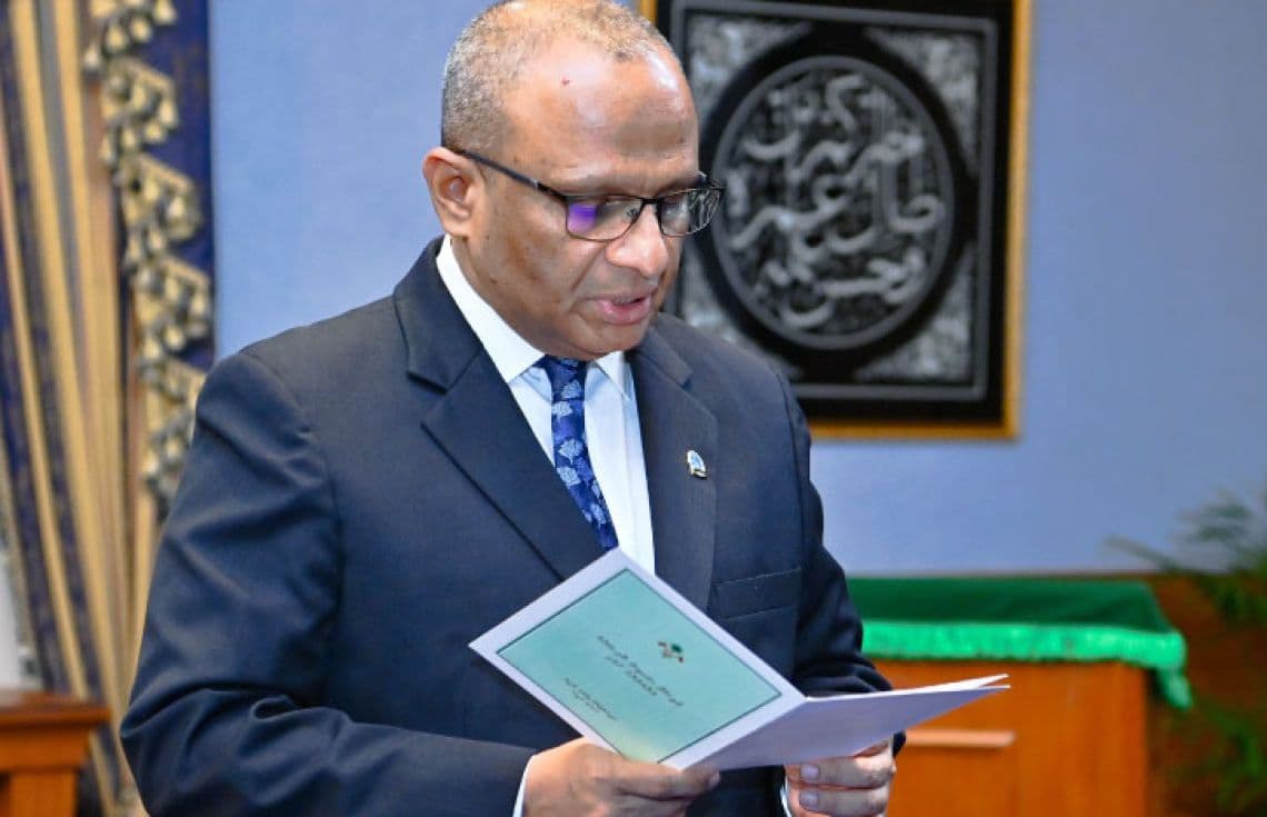 ސުޕްރީމް ކޯޓުގެ ކުރީގެ ފަޑިޔާރު ހުސްނުއްސުޢޫދު. އޭނާ ވަނީ އިއްޔެގެ ވަޤުތެއްގައި މަޤާމުން އިސްތިއުފާ ދީފައި. / ފޮޓޯ: ރައީސް އޮފީސް