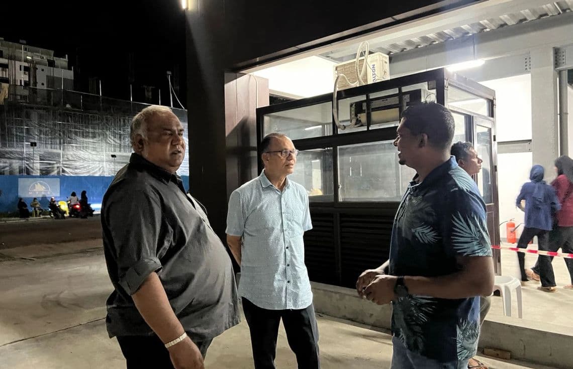 މިނިސްޓަރު އާދަމް ޝަރީފް، މަސްދަޅު ކޭސް ބެހުމުގެ ކަންކަން ކުރިއަށް ގެންދާ ގޮތް އޮޅުންފިލުއްވަނީ / ފޮޓޯ: ލޯކަލް ގަވަނެންސް މިނިސްޓްރީ