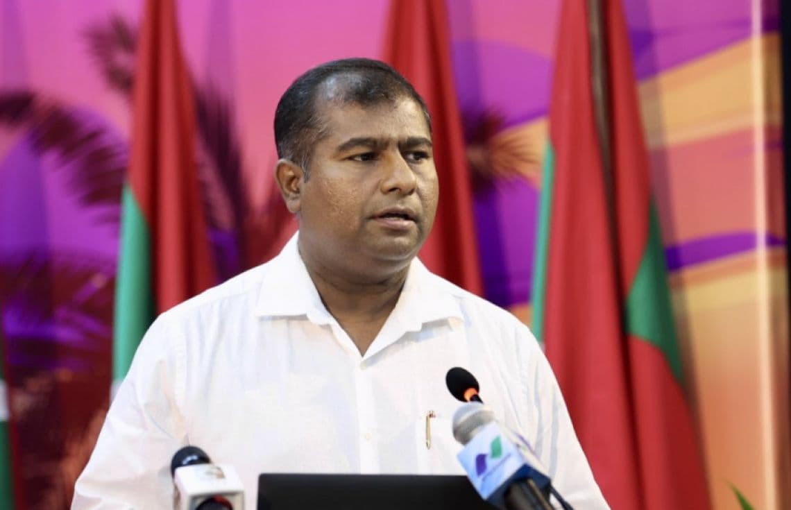 ދިވެހިބަހާއި ސަގާފަތާއި ތަރިކައާ ބެހޭ ވަޒީރު އާދަމް ނަސީރު އިބްރާހިމް.