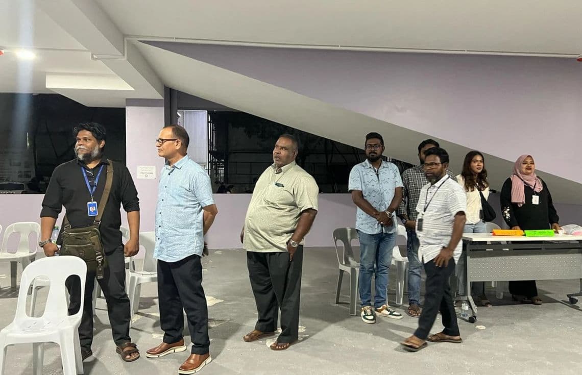 މަސްދަޅު ކޭސް ބެހުމުގެ ކަންކަން މިނިސްޓަރު އާދަމް ޝަރީފް ބައްލަވާލައްވަނީ / ފޮޓޯ: ލޯކަލް ގަވަނެންސް މިނިސްޓްރީ
