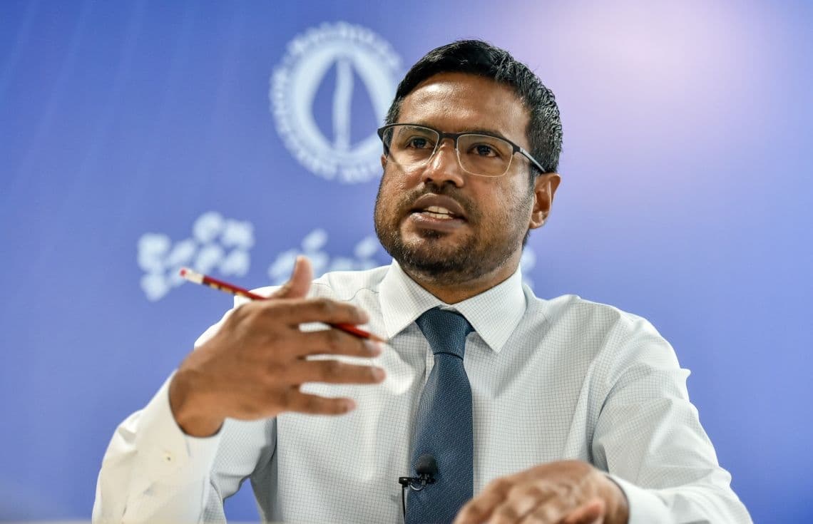 ޑެޕިއުޓީ ގަވަރުނަރު އަަހުމަދު އިމާދު: އޭނާ ވަކިކުރުމުގެ މައްސަލަ އޮތީ މަޖިލީހުގައި
