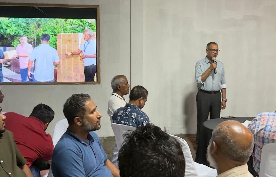 މިނިސްޓްރީން ބޭއްވި ހަފުލާގައި މިނިސްޓަރު އާދަމް ޝަރީފް ވާހަކަދައްކަވަނީ. / ފޮޓޯ: ޕަބްލިކް ވޯކްސް މިނިސްޓްރީ