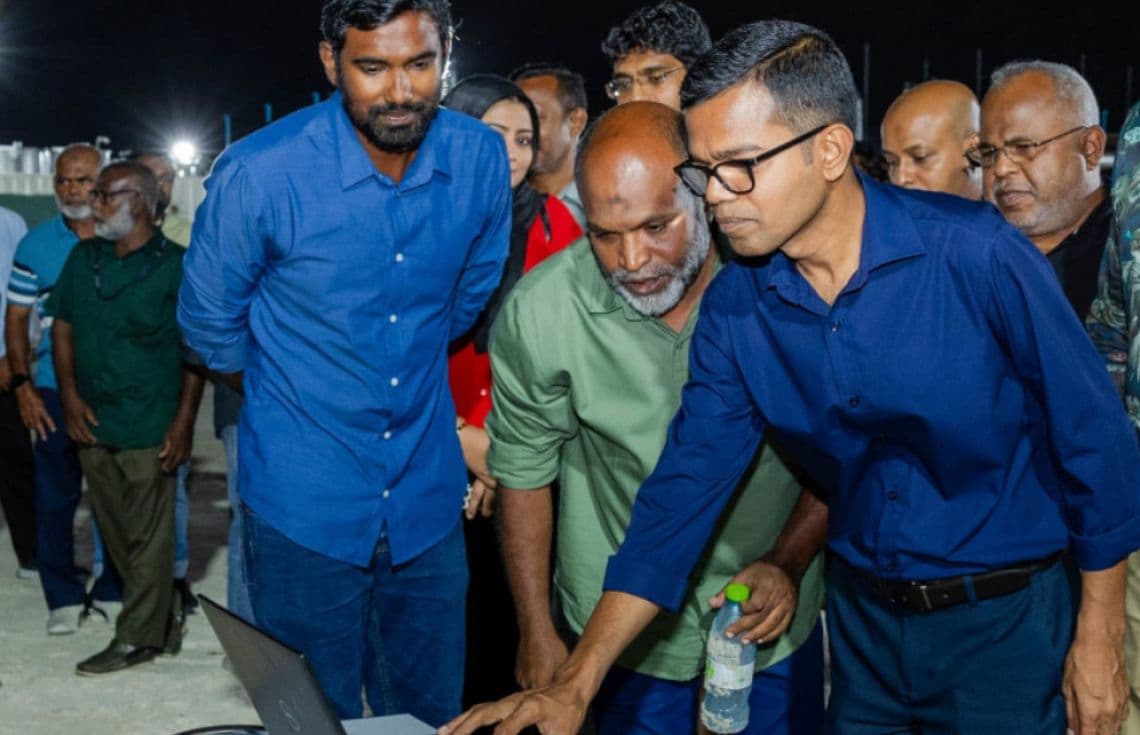 ފަހުމީ، ހުޅުމާލެ އެނެކްސް2 ގައި ބެކަޕް އިންޖީނުގެ ހުޅުވައިދެއްވަނީ.