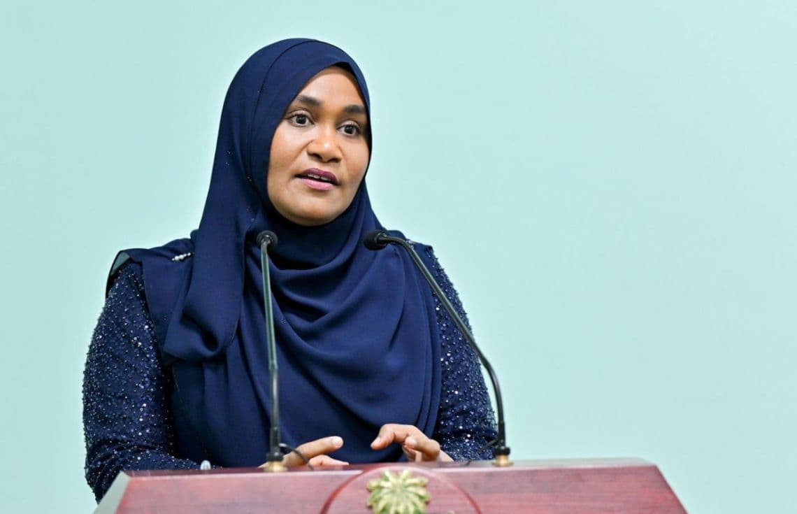 މެޑަމް ސާޖިދާ މުޙައްމަދު: މަންދީގެ ގަޔަށް ބަޔަކު ކަޅުތެޔޮ ޖެހުމުން ސާޖިދާ ވިދާޅުވީ ގޯނާކުރުން ބަލައި ނުގަނެވޭނެ ކަމަށާއި ހަރުކަށި ޢިބާރާތުން ކުށްވެރިކުރާ ކަމަށް.