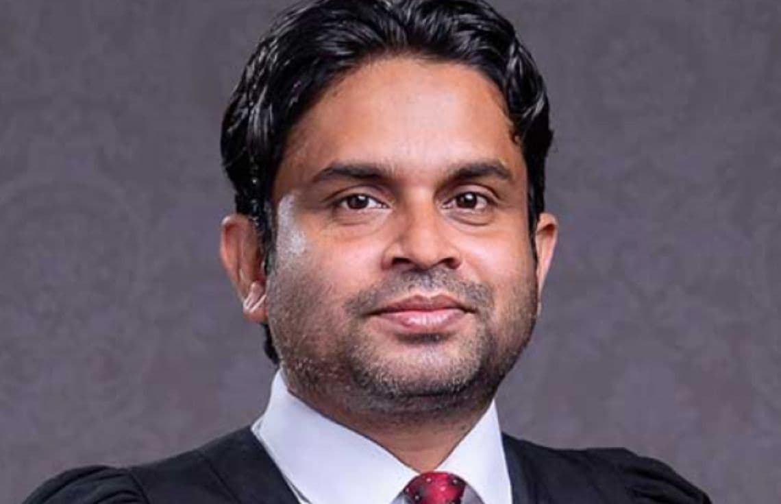 ހައި ކޯޓުގެ އިސް ފަނޑިޔާރު ހުސައިން ޝަހީދު.