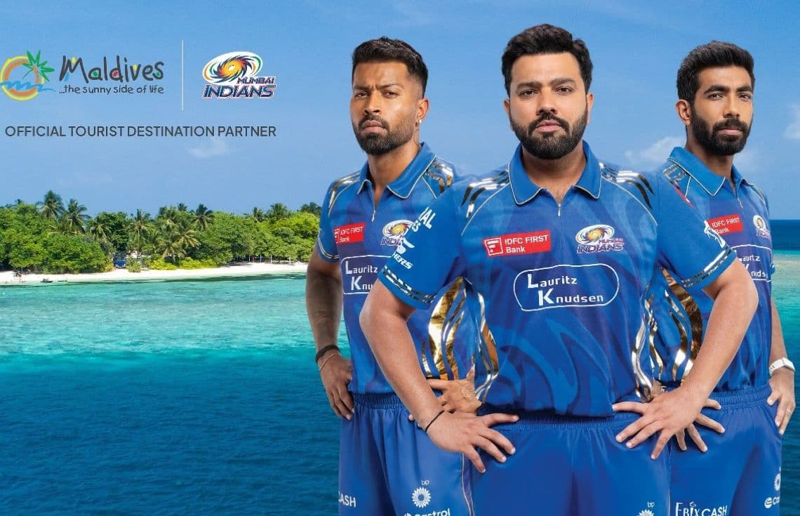 "ވިޒިޓް މޯލްޑިވްސް" އަކީ މުމްބާއީ އިންޑިއަންސް ޓީމުގެ ރަސްމީ ޓޫރިޒަމް މަންޒިލްގެ ގޮތުގައި އިޢުލާންކޮށްފި. / ފޮޓޯ: އެމްއެމްޕީއާރްސީ