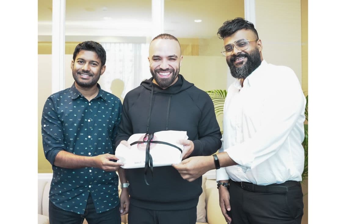 މަޝްހޫރު ޔޫޓިޔުބަރ ޚާލިދު އަލް އަމޭރީ މެދުވެރިކޮށް ރާއްޖެ އިސްތިހާރު ކުރަން ނިންމުން/ ފޮޓޯ: އެމްއެމްޕީއާރުސީ