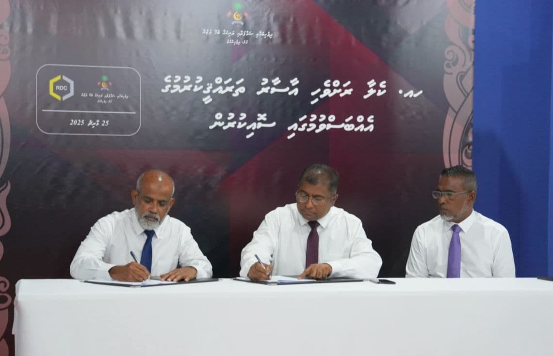 ކެލާގެ ރަށްވެހި އާސާރު ތަރައްގީކުރުމުގެ އެއްބަސްވުމުގައި ސޮއިކުރުމުގެ ރަސްމިއްޔާތު / ފޮޓޯ: ދިވެހިބަހާއި ސަގާފަތާއި ތަރިކައާ ބެހޭ މިނިސްޓްރީ