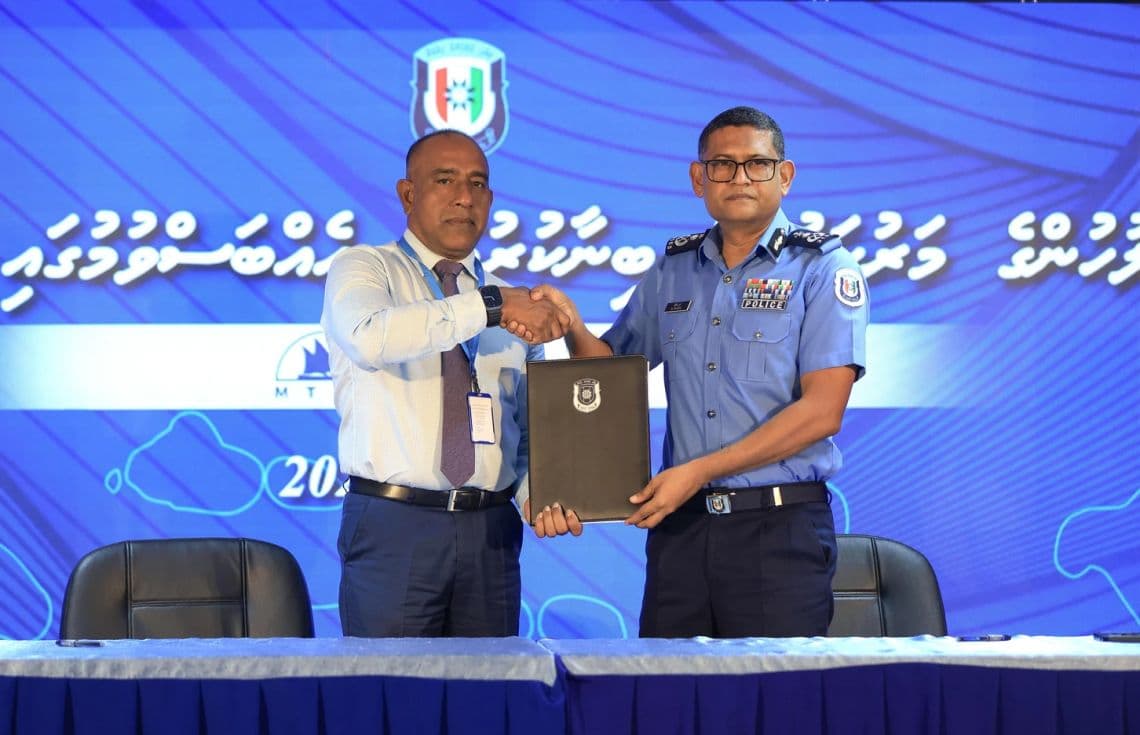 ފުލުހުންގެ މަރުކަޒުތައް އެޅުމަށް އެއްބަސްވުމުގައި ސޮއިކުރުމުގެ ރަސްމިއްޔާތު / ފޮޓޯ: ހޯމް މިނިސްޓްރީ