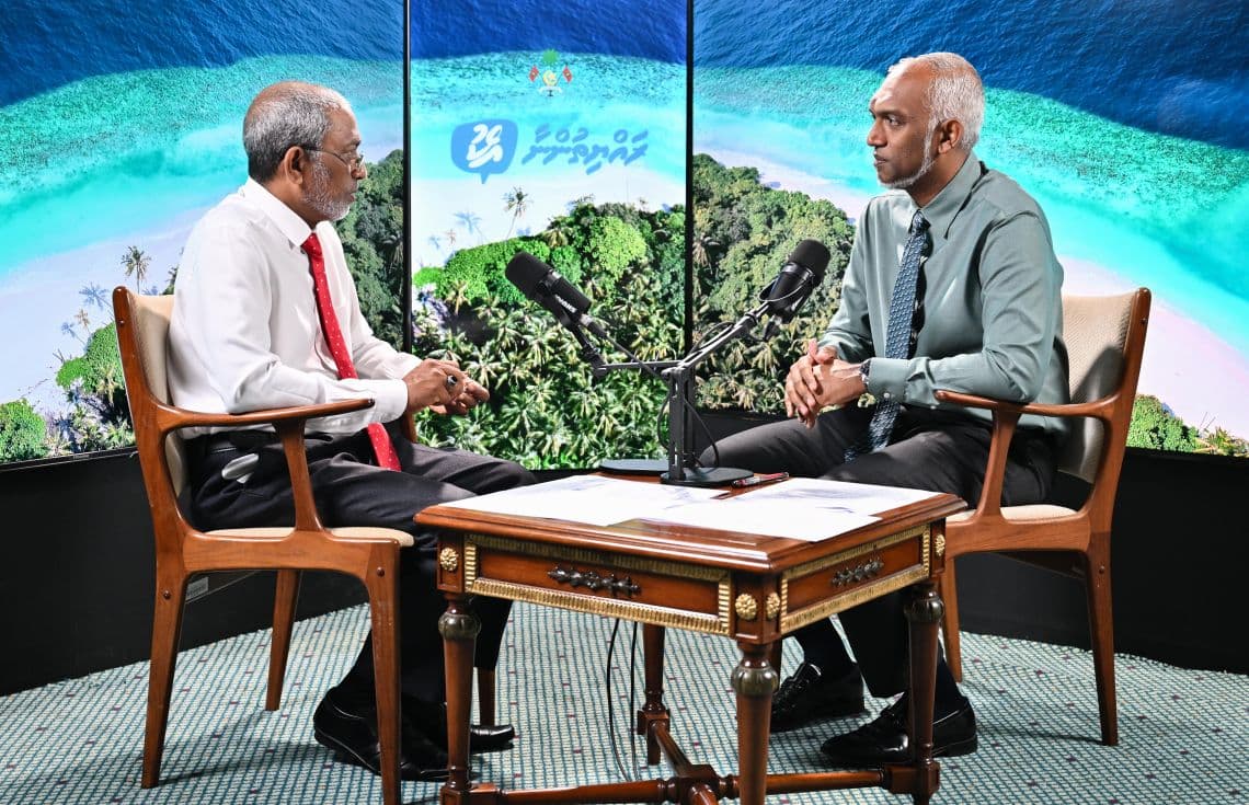 "ރައްޔިތުންނާ އެކު" ސިލްސިލާ ޕޮޑްކާސްޓްގެ 2 ވަނަ އެޕިސޯޑްގައި ރައީސް ވާހަކަފުޅުދައްކަވަނީ. / ފޮޓޯ: ރައީސް އޮފީސް
