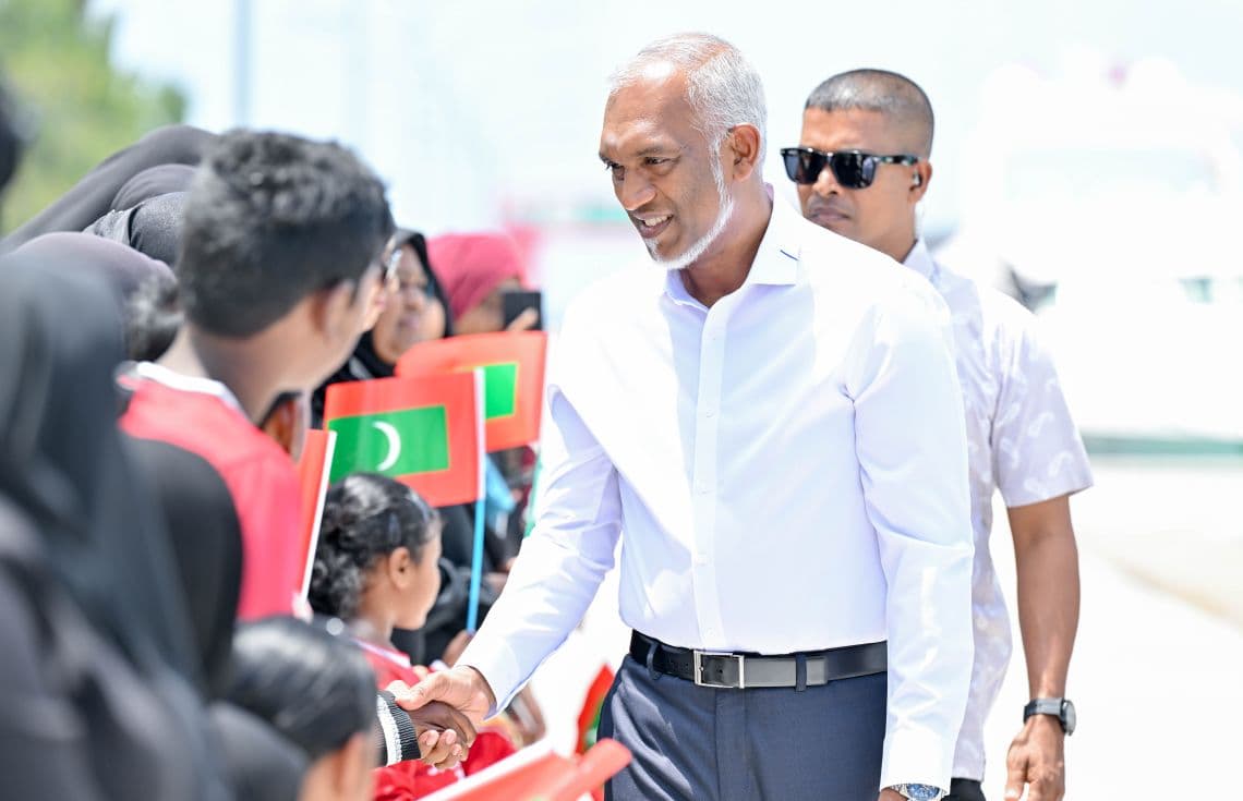 ރައީސުލްޖުމްހޫރިއްޔާ ޑރ. މުޙައްމަދު މުޢިއްޒު: ދުންފަތް ބޭނުންކުރުން މަނާކުރާނެ އުމުރުފުރާ ކަނޑައެޅުމަށް އެމަނިކުފާނު ވަނީ ތިން ގޮތެއް ހުށަހަޅުއްވާފައި.