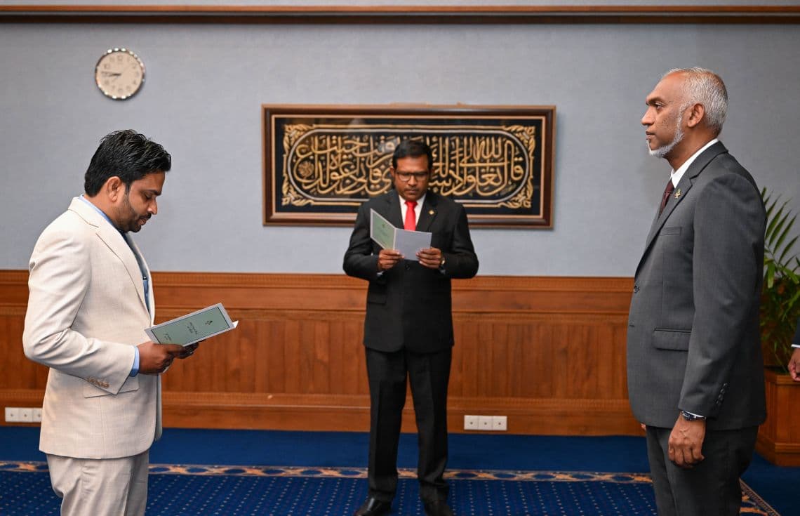 ޖޭއެސްސީގެ މެންބަރުކަމަށް ހުސައިން ޝަހީދު ޢައްޔަންކުރެއްވުމަށް ރައީސް އޮފީހުގައި މިއަދު ބޭއްވި ރަސްމިއްޔާތު. / ފޮޓޯ: ރައީސް އޮފީސް